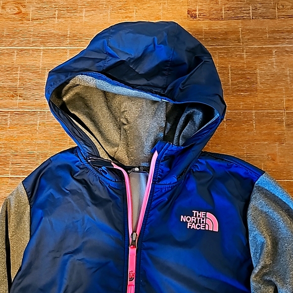 The North Face Girl's Lightweight Jacket - Picture 2 of 5
